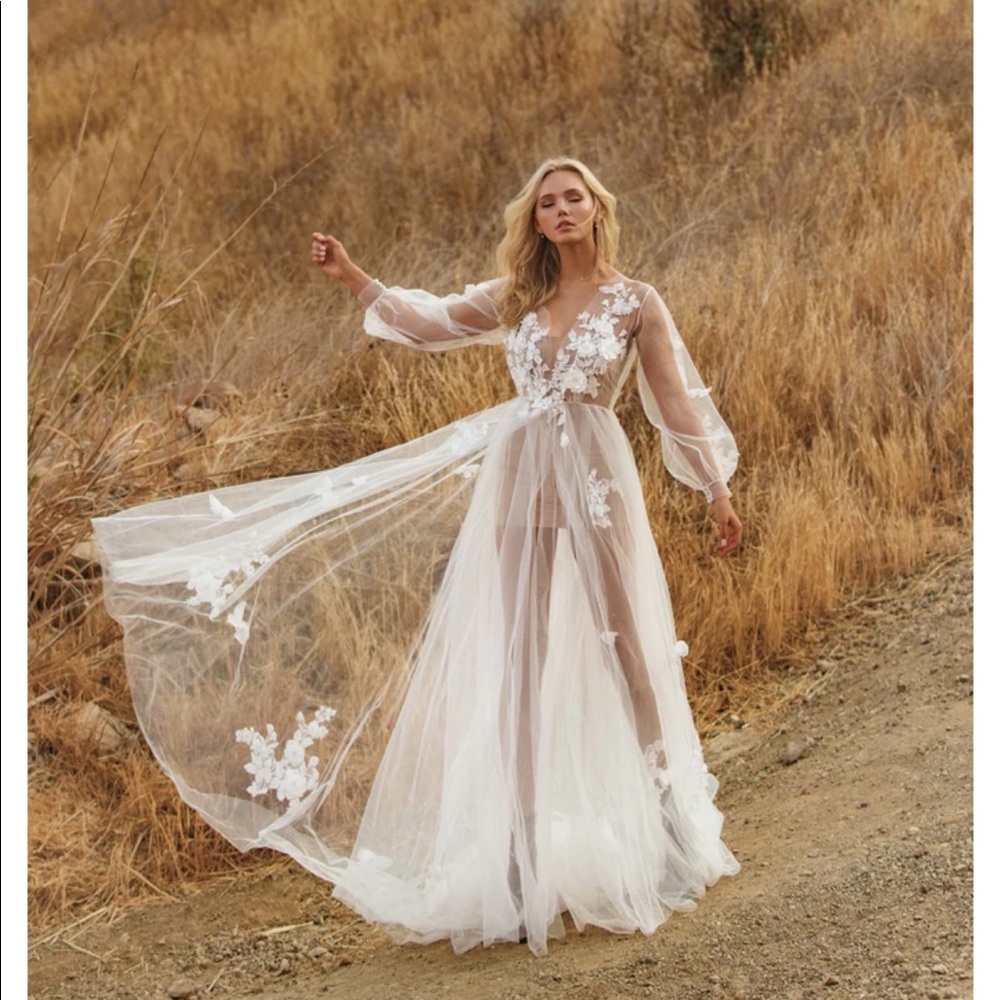 Angel Luxury Bridal Robe / Getting Ready Outfit by Inna Elsie